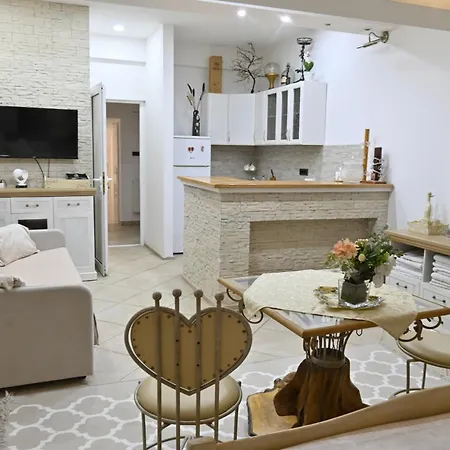 Teo Apartment *